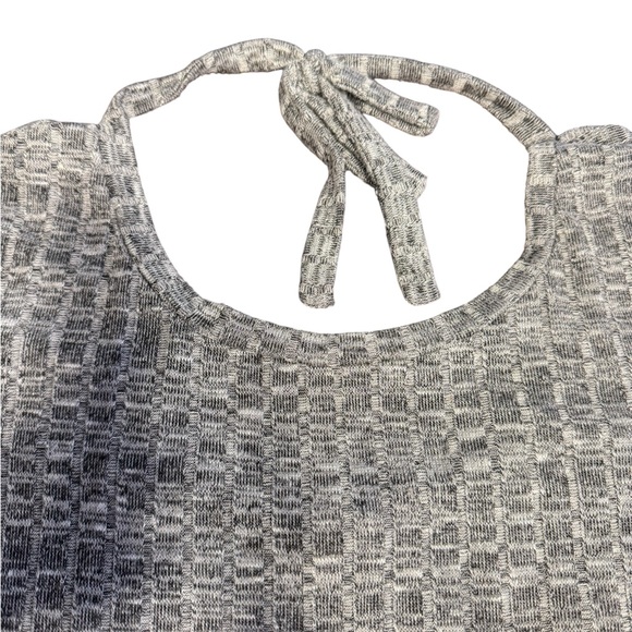 BCBGeneration Textured Gray and White Top - Picture 2 of 7